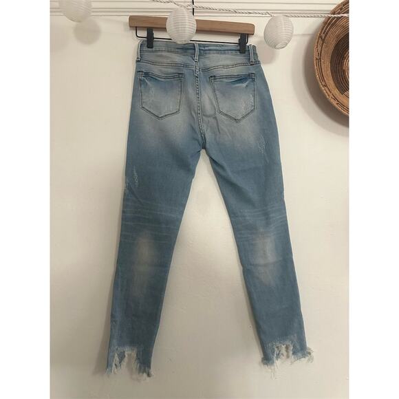 Aqua Women's Embellished Skinny Jeans Size 27 Light Wash Distressed - Picture 4 of 6